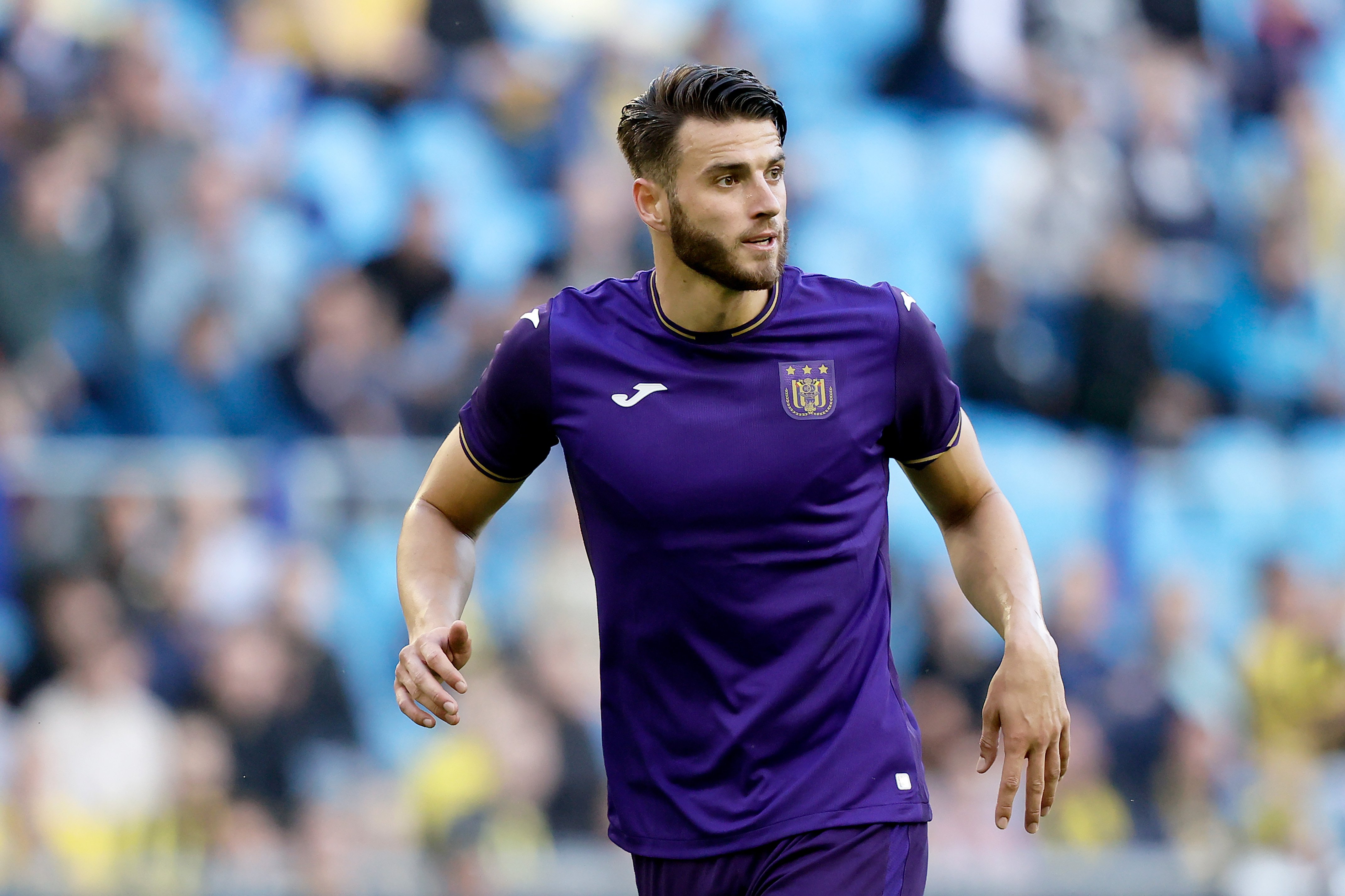 Wesley Hoedt in actie namens Anderlecht, de club waar hij tussen 2020 en 2022 onder contract stond.