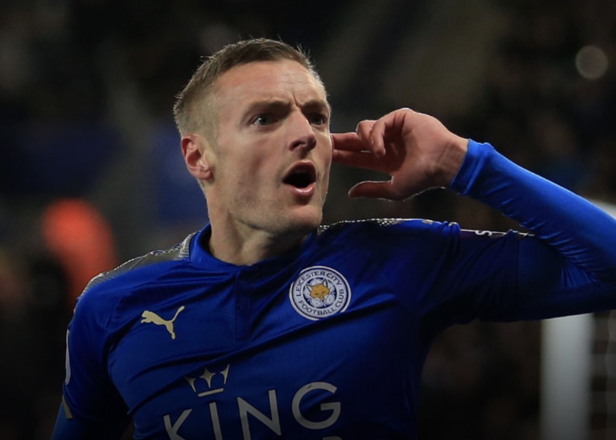 Jamie Vardy is transfervrij na zijn vertrek bij Leicester City en wordt nu genoemd bij Feyenoord.