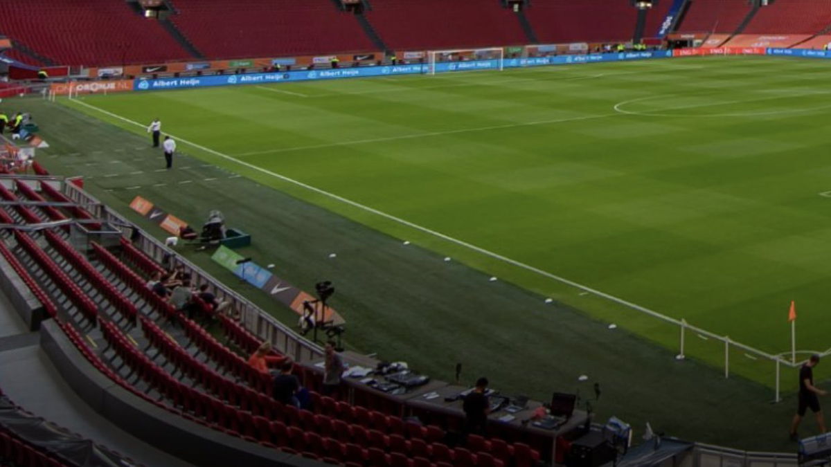 De Johan Cruijff Arena maakt zich op voor de cruciale WK-kwalificatiewedstrijd tussen Nederland en Litouwen.