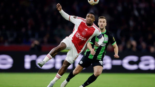Is Joël Veltman een serieuze optie voor Ajax bij vertrek van Anton Gaaei?