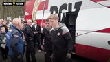 Voetbalfans boos op PSV-spelers voorafgaand aan NEC - PSV