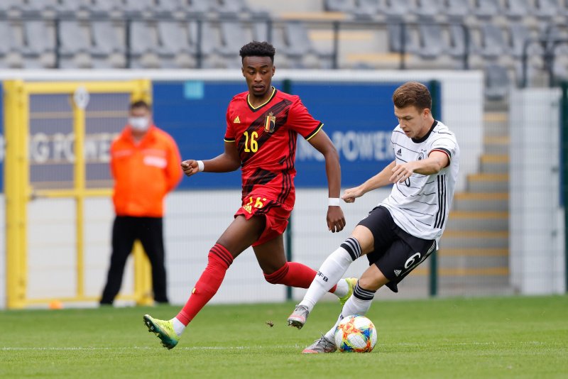 Dennis Geiger in actie als Duits jeugdinternational