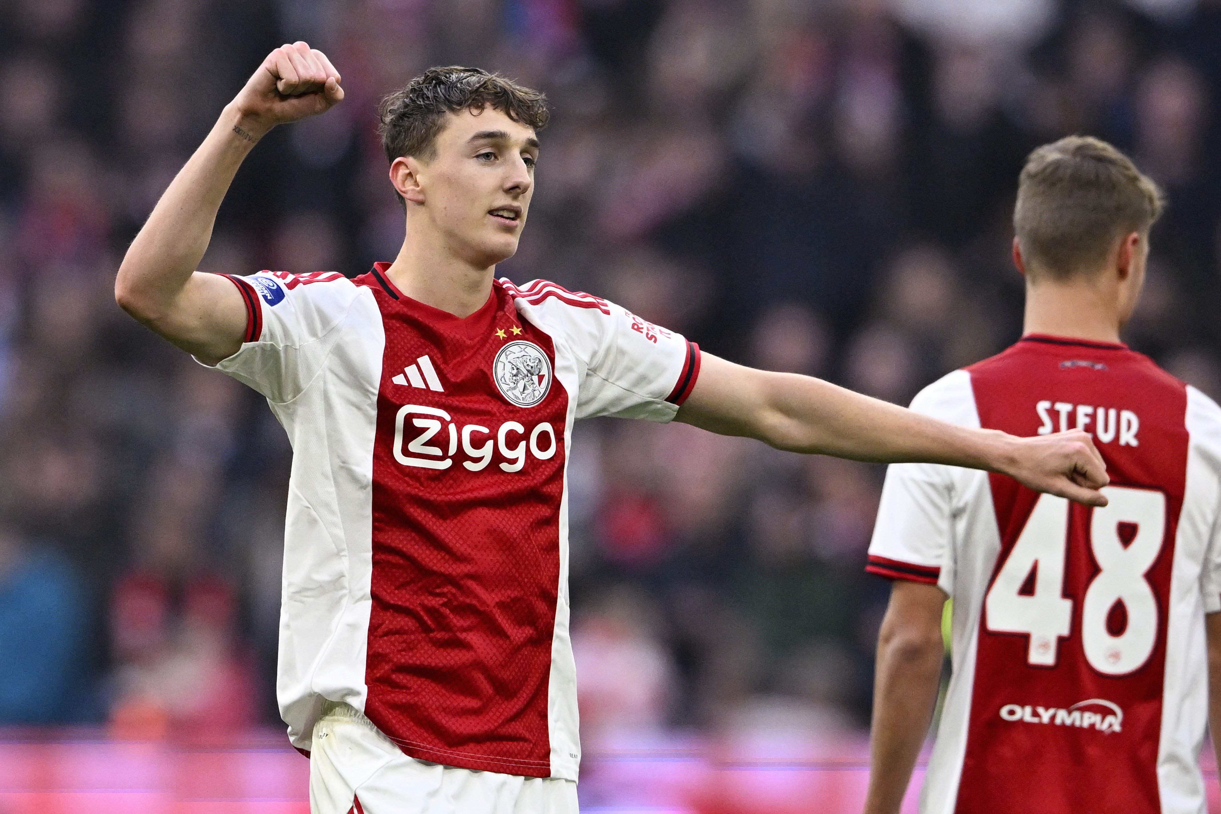 Baas juicht na zijn treffer