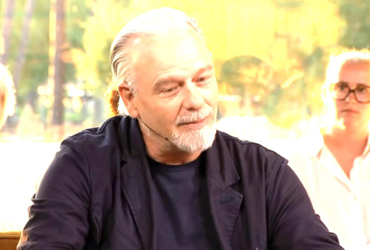 Wierd Duk haalt hard uit naar NPO over vrouwenvoetbal op tv.