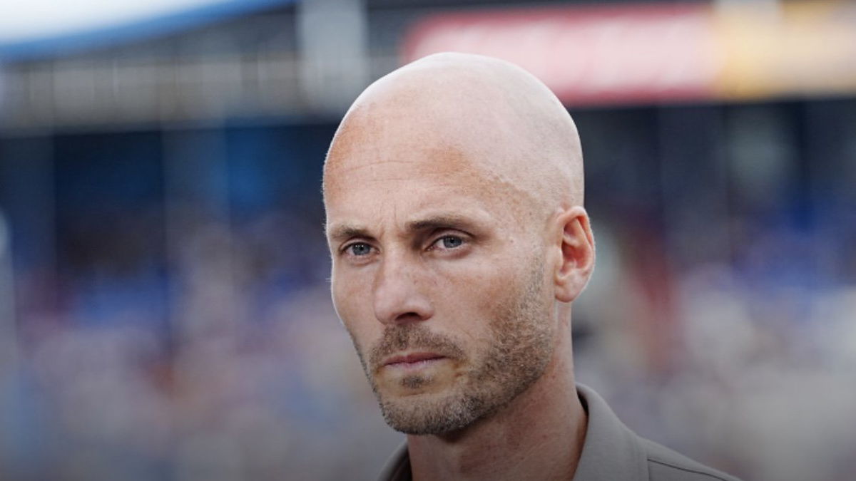 Paul Simonis staat in de belangstelling van Ajax. Maar is de bij Wolfsburg ontslagen trainer niet te onervaren?