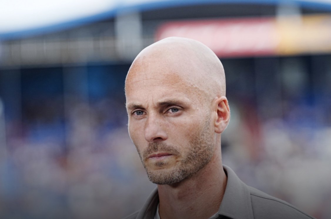 Paul Simonis staat in de belangstelling van Ajax. Maar is de bij Wolfsburg ontslagen trainer niet te onervaren?