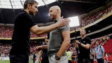 Twente zet Oosting op straat: Van Bommel en Ten Hag duiken meteen op in speculaties