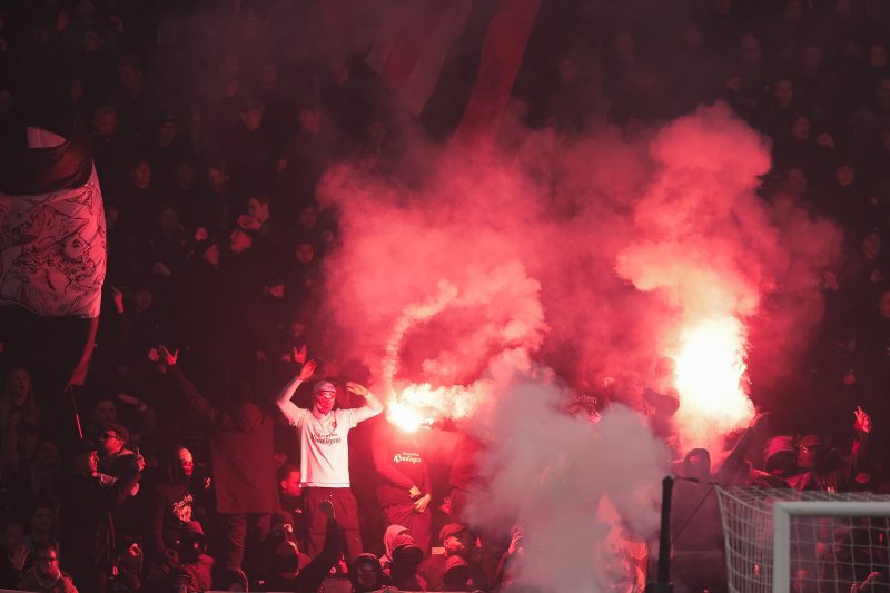 De F-Side van Ajax die ervoor zorgde dat de wedstrijd tegen FC Groningen gestaakt werd.