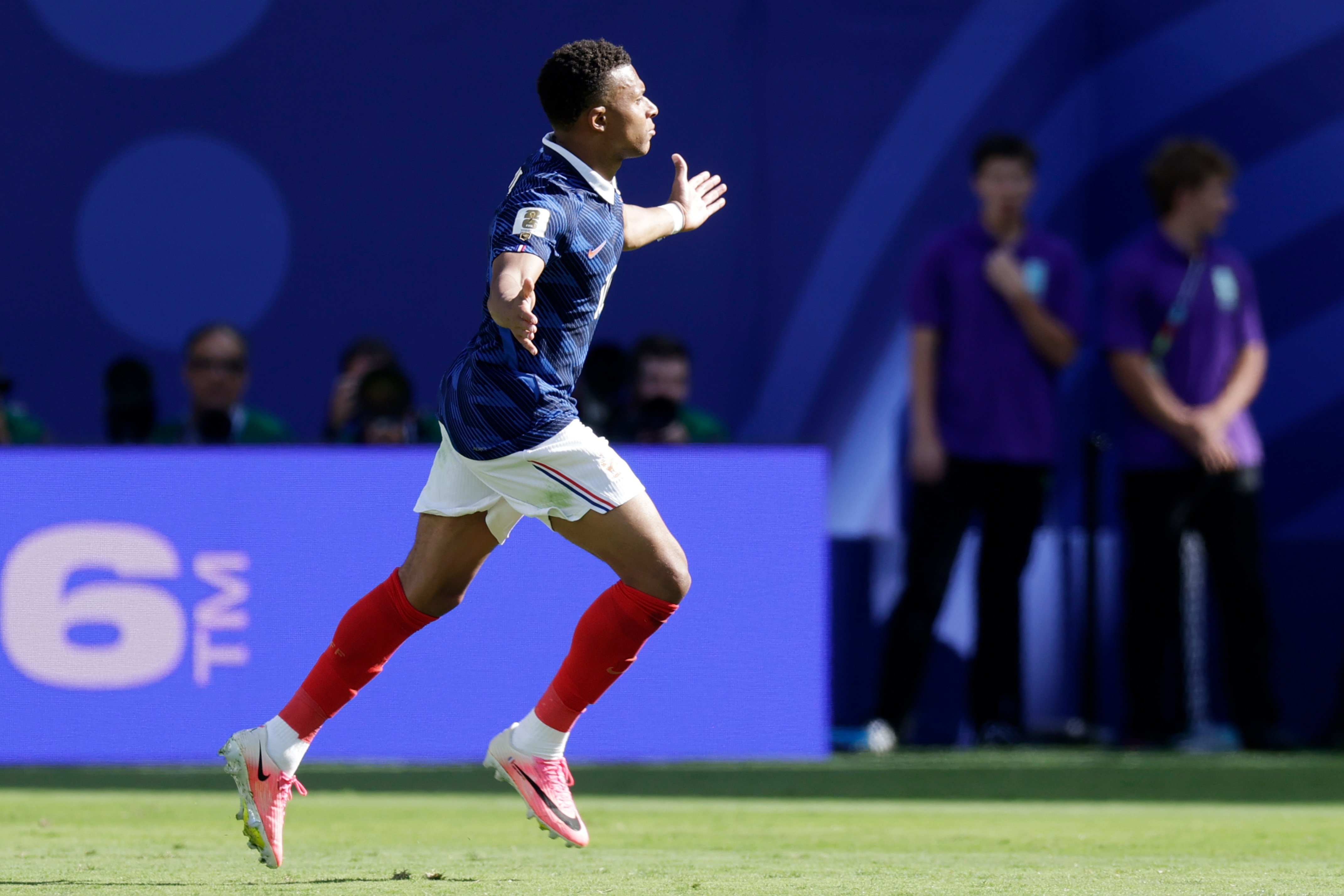 Kylian Mbappé kroonde zich op het WK 2026 opnieuw tot topscorer en verstevigde zijn record als meest trefzekere speler ooit op wereldkampioenschappen.