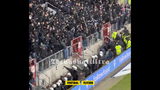 Rond de wedstrijd tussen FC St. Pauli en Hannover 96 in de 2. Bundesliga van vrijdagavond zijn supportersrellen uitgebroken op de tribune.