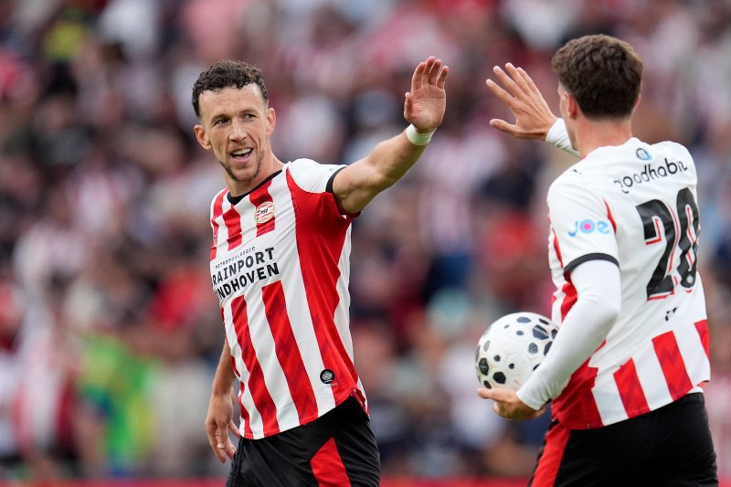 PSV-supportes halen hoop uit eerste minuten tegen Bayer Leverkussen