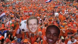 Oranje-fans gaan wereldwijd viraal: omstanders kijken hun ogen uit