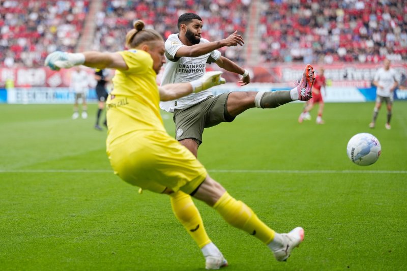 PSV snel op voorsprong door knullig eigen doelpunt