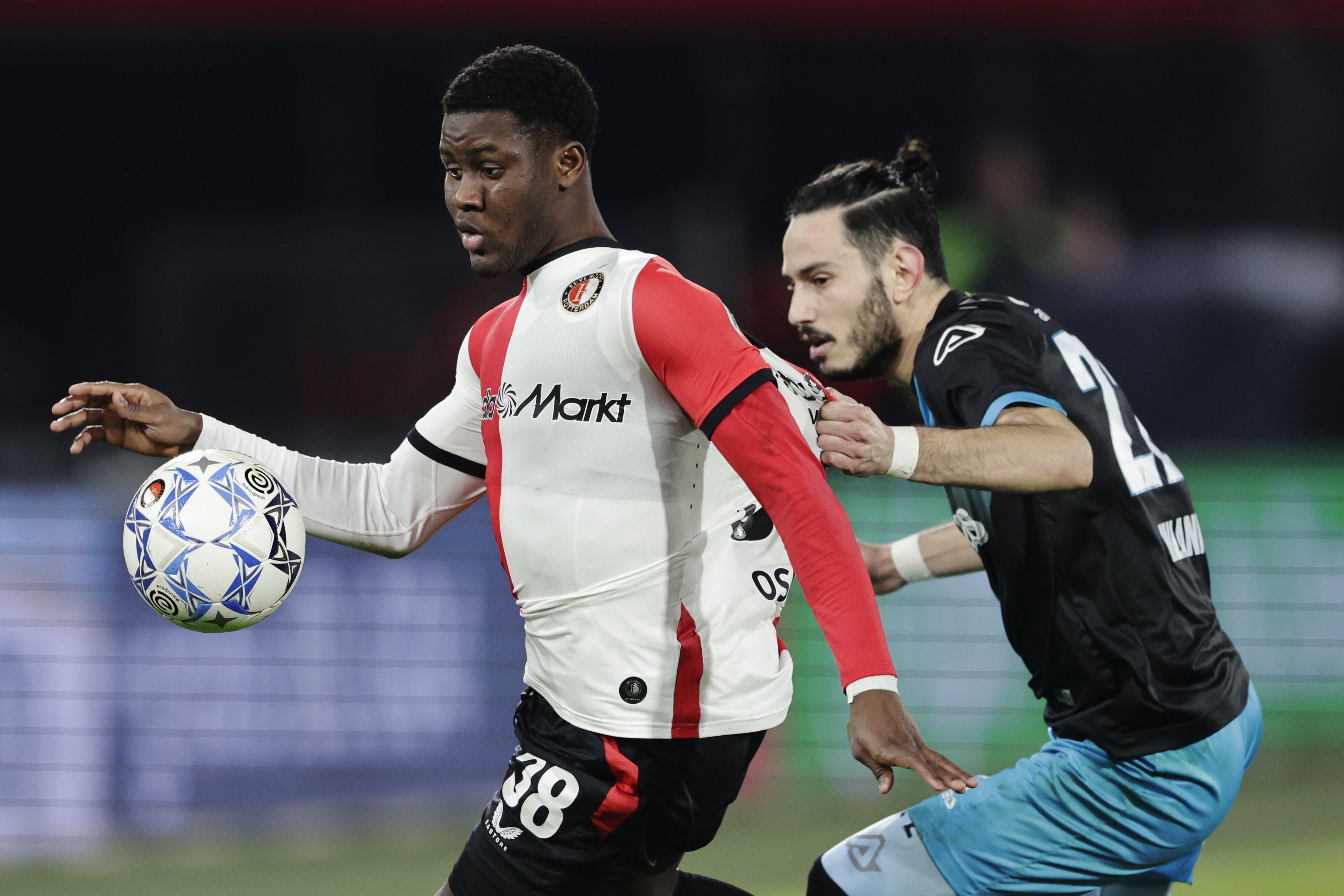 Osman namens Feyenoord tegen Heracles Almelo