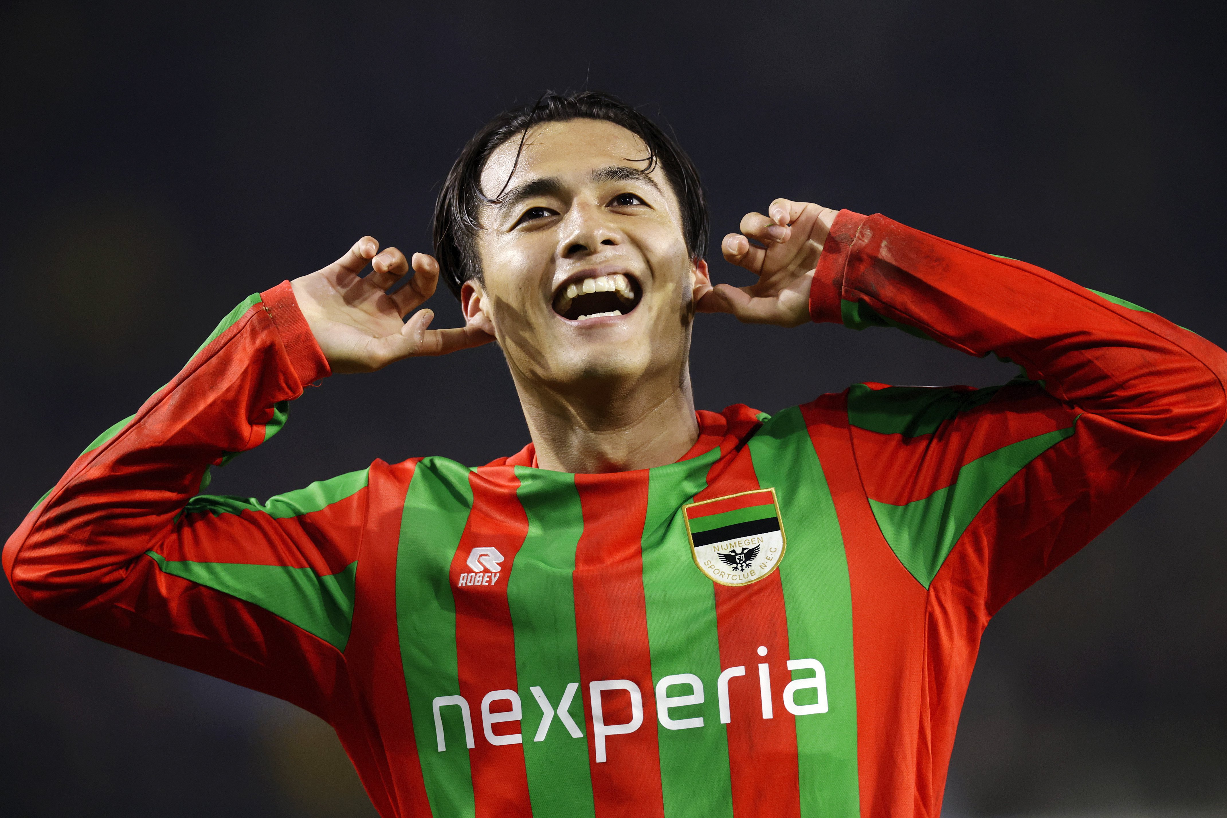 Kodai Sano wil graag de stap naar Ajax maken, terwijl NEC vasthoudt aan een hoge vraagprijs.