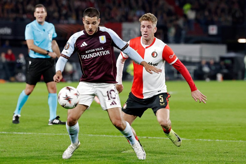 Van Persie kiest opmerkelijke vervanger voor Watanabe