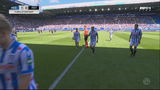 Heerenveen-fans gooien bekertjes op veld en wijzen scheidsrechter op medisch noodgeval
