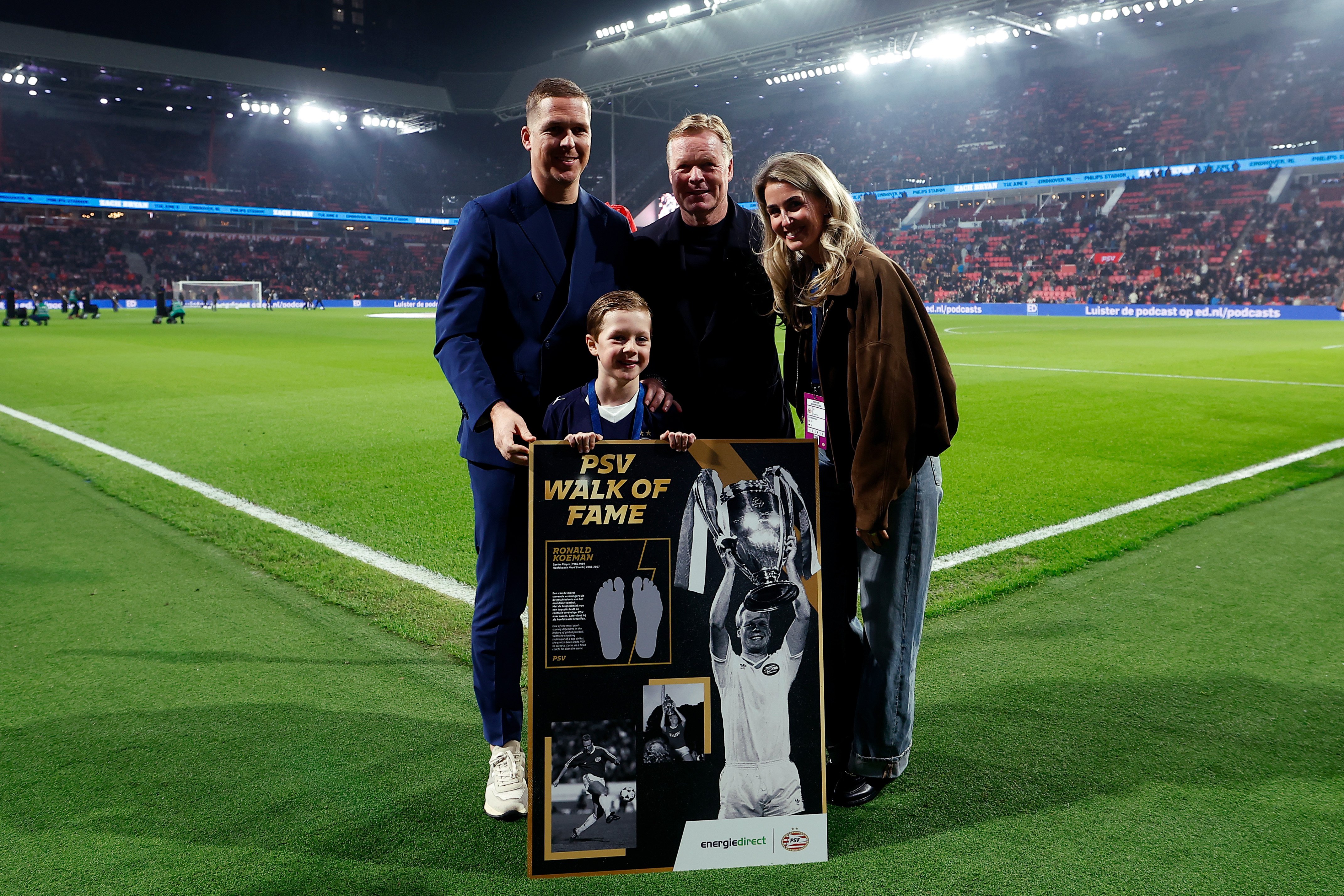 Koeman wordt in het zonnetje in het Phillips Stadion