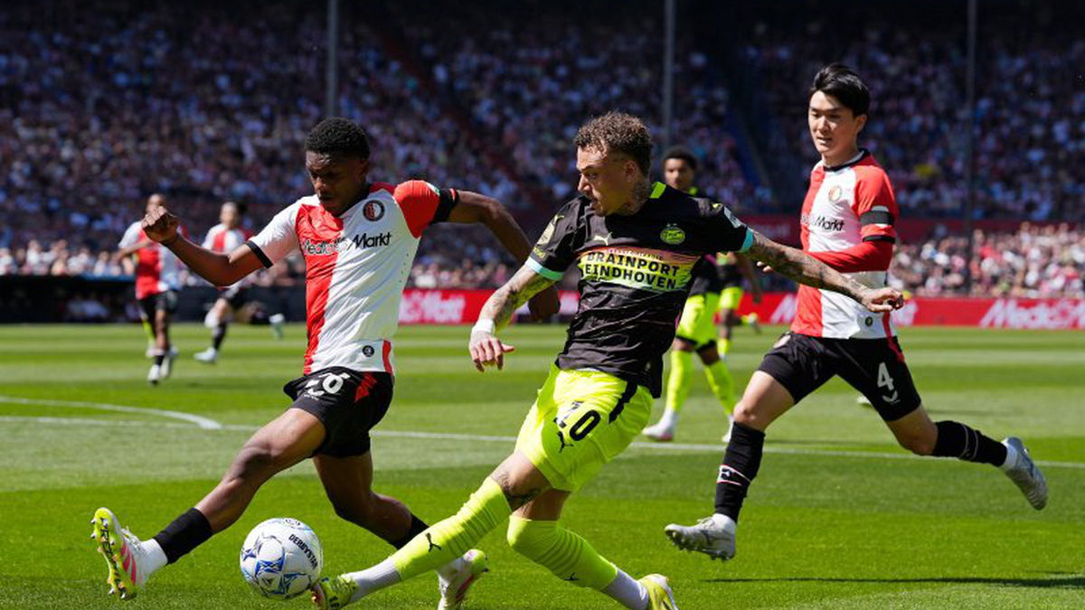 VOORBESCHOUWING: Ueda in topvorm, Bosz op jacht: wie pakt de macht in De Kuip?