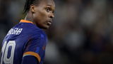 “Koeman, kom naar buiten!” – woede om ontbreken spits bij Oranje