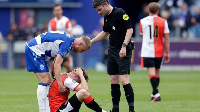 Geen midweekse speelrondes meer in 26/27: dit is het plan van de Eredivisie