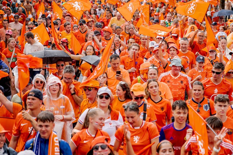 De Oranje fans voor de wedstrijd van Nederland tegen Frankrijk