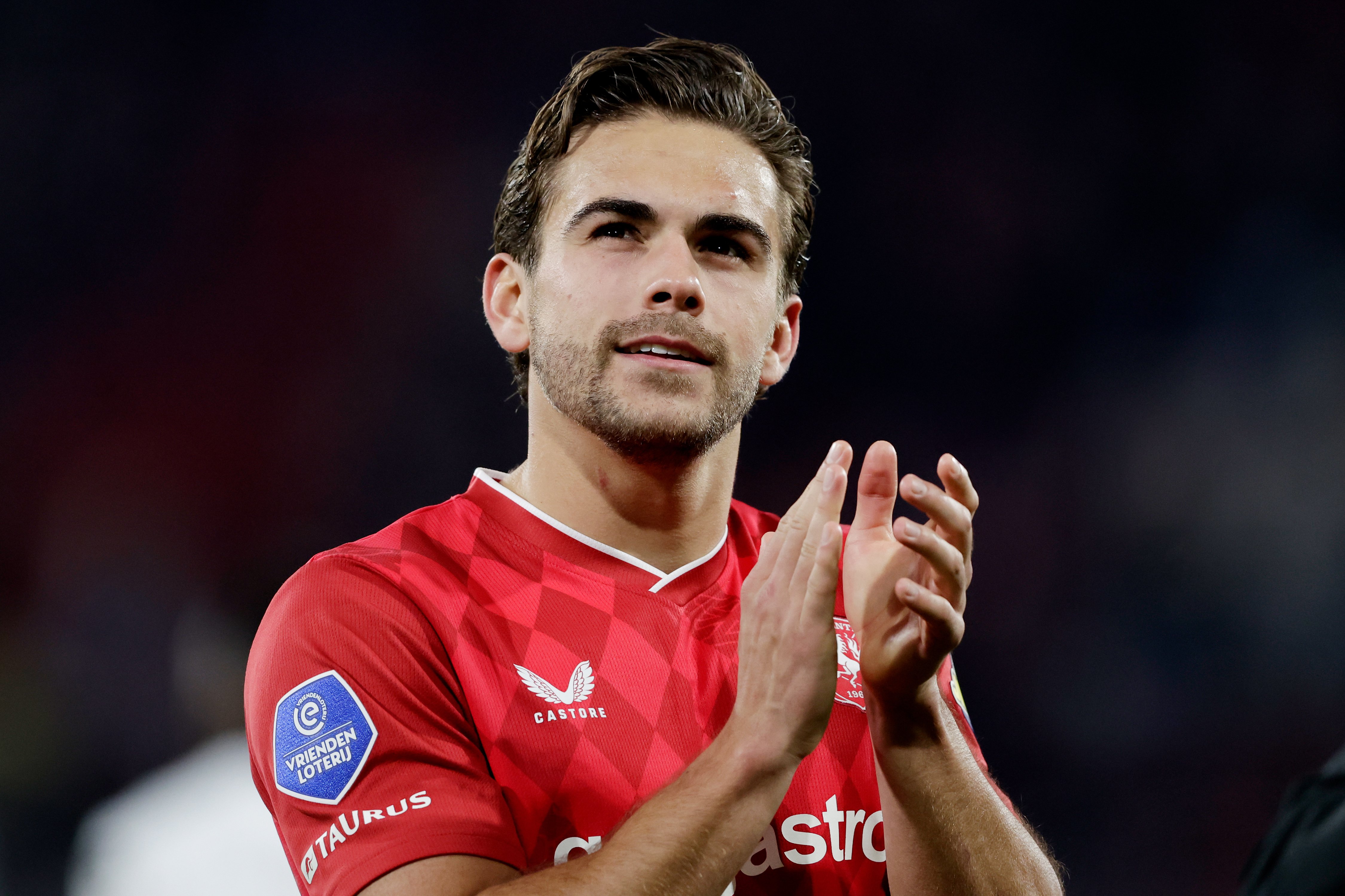 Bart van Rooij is nadrukkelijk in beeld bij Ajax, maar FC Twente houdt vast aan een vraagprijs van circa tien miljoen euro.