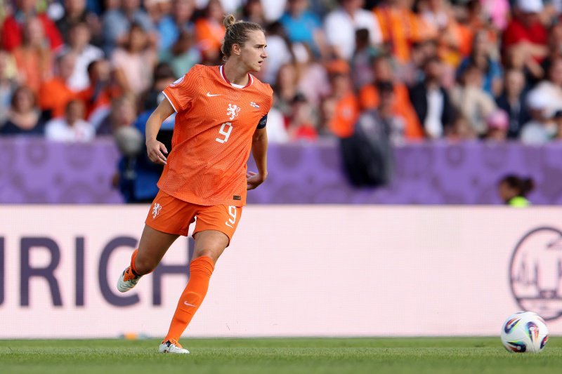 Miedema in actie tegen Engeland