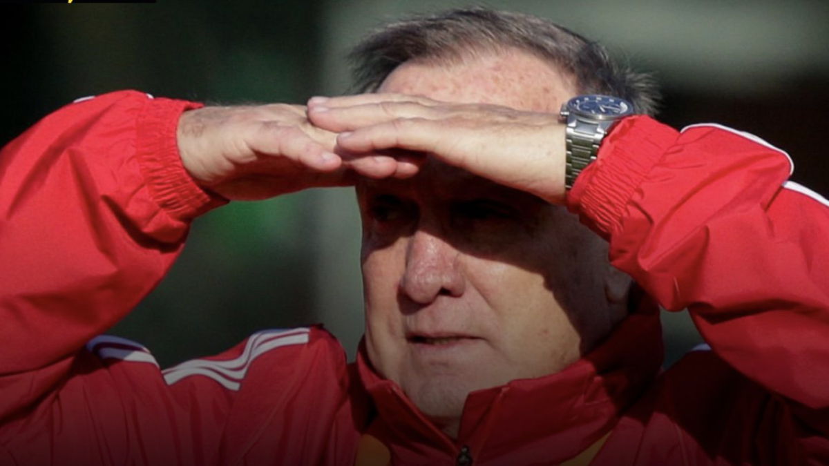 Dick Advocaat, de bondscoach van Curaçao, tijdens een eerdere wedstrijd in zijn carrière.