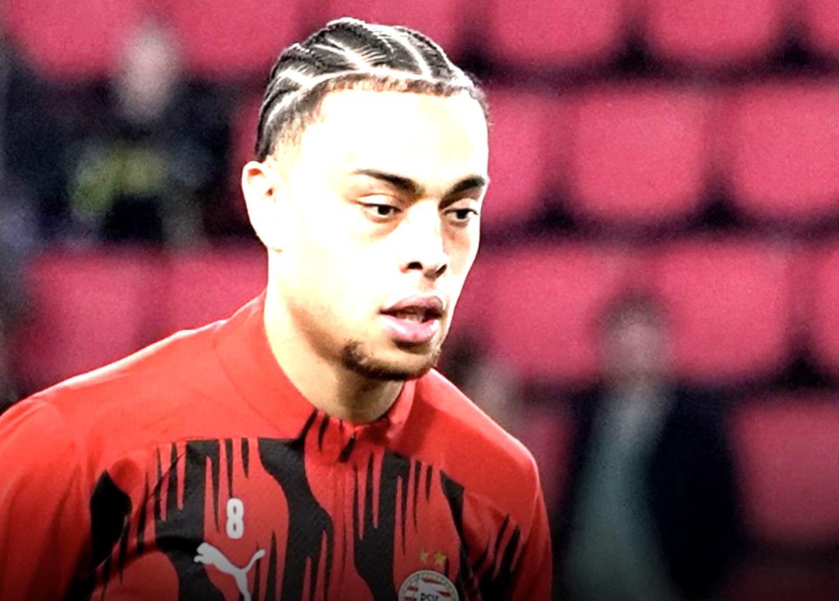 Sergiño Dest in actie bij PSV: viel geblesseerd uit tegen SV Elversberg.