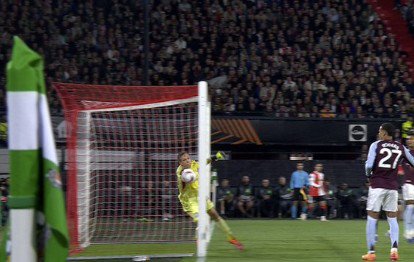 Feyenoord - Aston Villa, goal afgekeurd door overtreding Feyenoord
