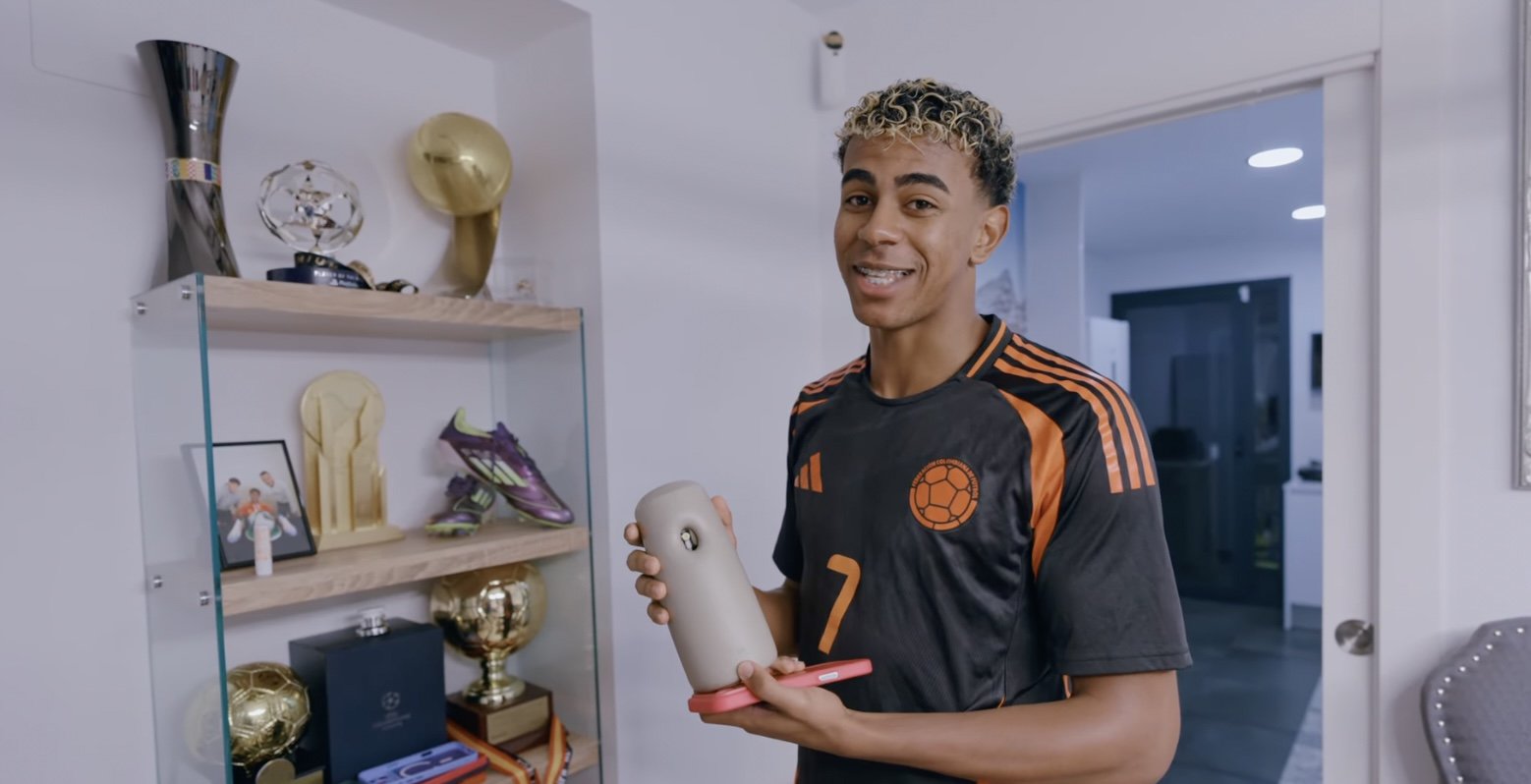 Lamine Yamal van FC Barcelona. De 18-jarige aanvaller geeft een openhartig inkijkje in zijn privéleven.