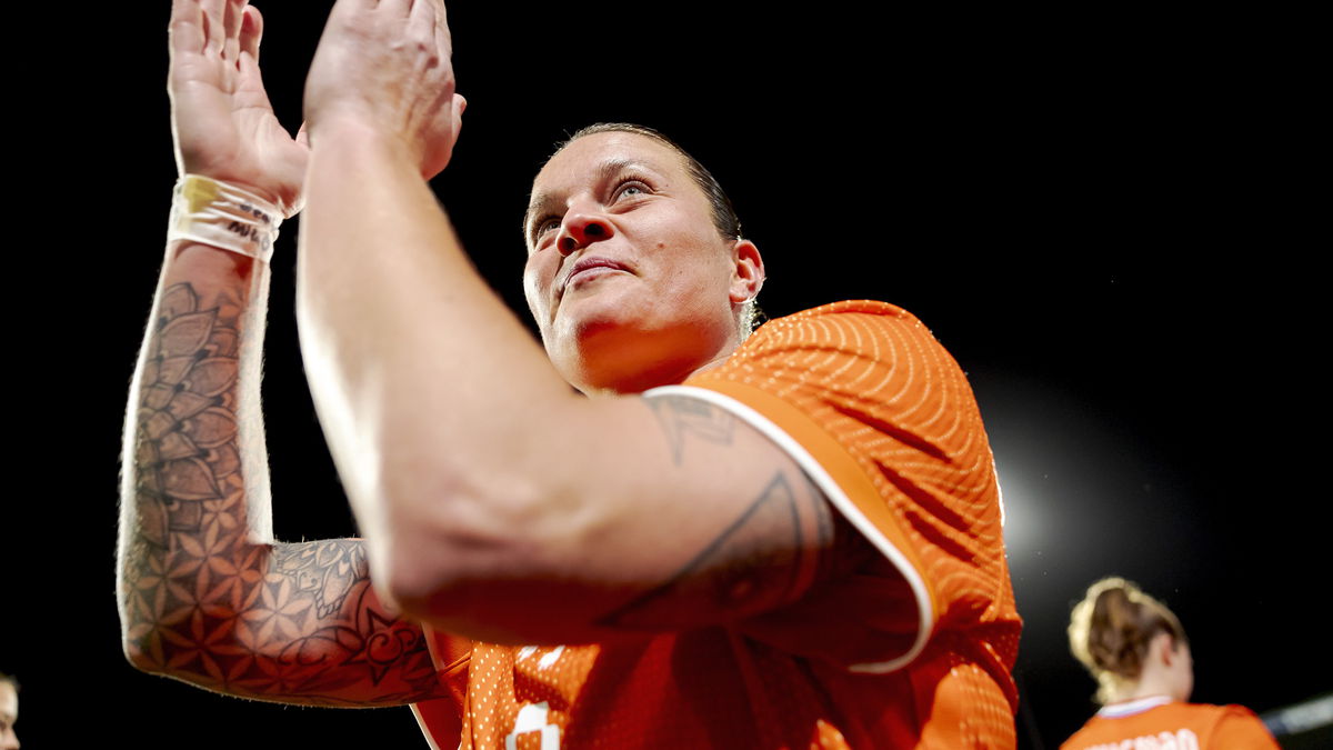 Recordinternational Sherida Spitse zwaait af bij Oranje met een 1-0 overwinning op Canada: een passend slot van een glansrijke interlandcarrière.