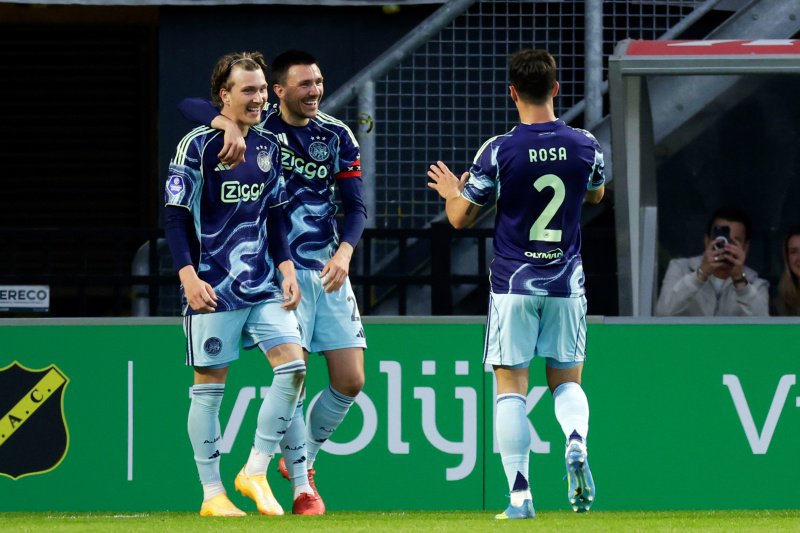 Mika Godts viert zijn treffer tegen NAC