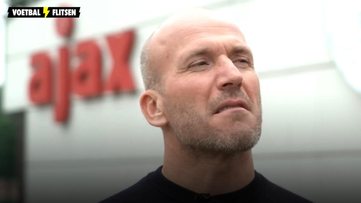 Ajax-directeur Alex Kroes voert de regie over ‘Operatie Kwaliteitsinjectie’, waarmee de club de jeugdopleiding wil versterken met onder meer Frans talent als Marvyn Muzungu.