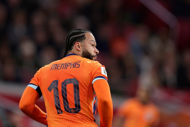 Memphis Depay in actie voor Oranje
