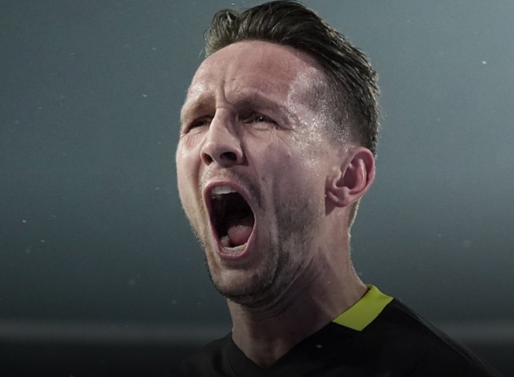 Luuk de Jong tijdens zijn verrassende presentatie bij FC Porto, die in het geheim werd voorbereid.