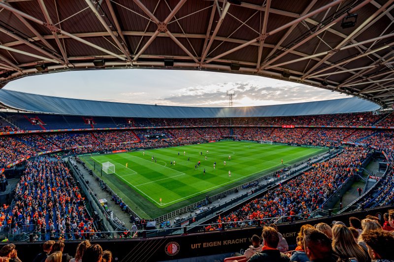 We staan weer voor lul: Kijkers over volkslied-zangster bij Oranje